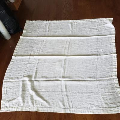 Large Lot of Tablecloths, Linen Napkins and More (D-KD)