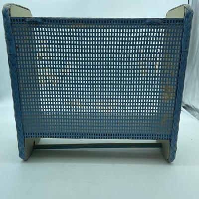 Adorable wicker shelf