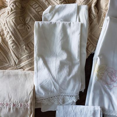 Vintage Bedspreads and Pillowcases (D-KD)