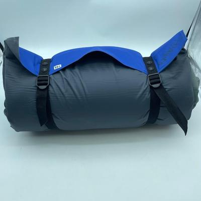 Blanket with carry straps
