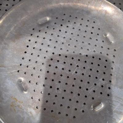 Pizza pans and spoons