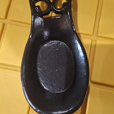 Cast iron coated spoon rest