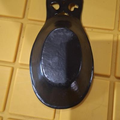 Cast iron coated spoon rest