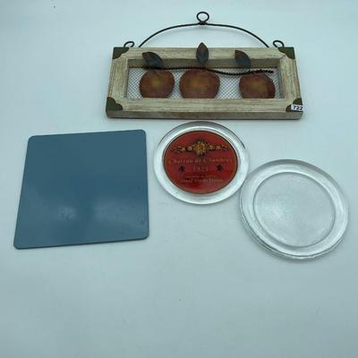 Apple wall hanging