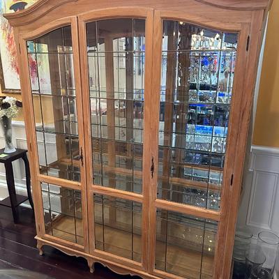 Beautiful China Cabinet (See Description)