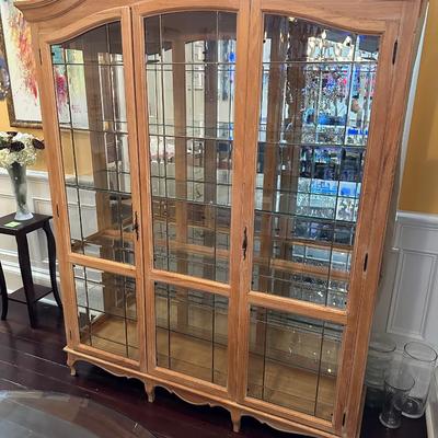 Beautiful China Cabinet (See Description)