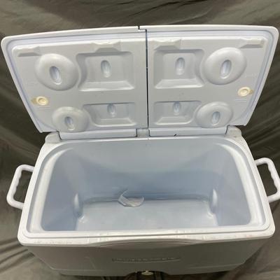 Rubbermaid cooler