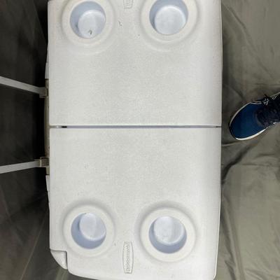 Rubbermaid cooler