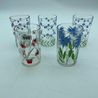 Red/blue juice glasses