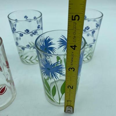 Red/blue juice glasses