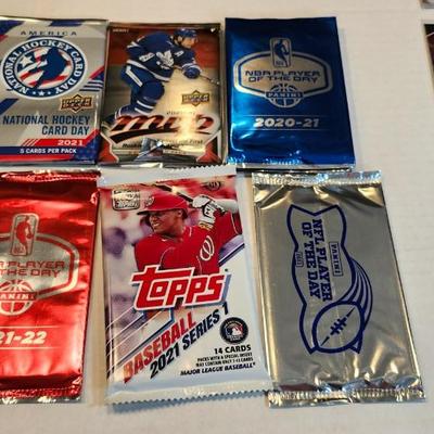 Miscellaneous sports memorabilia cards, some unopen packages