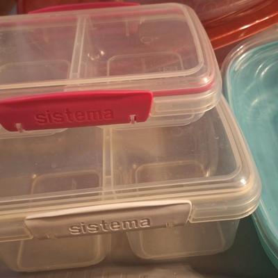 Plastic food storage containers