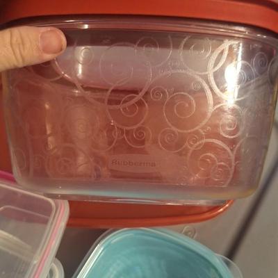 Plastic food storage containers