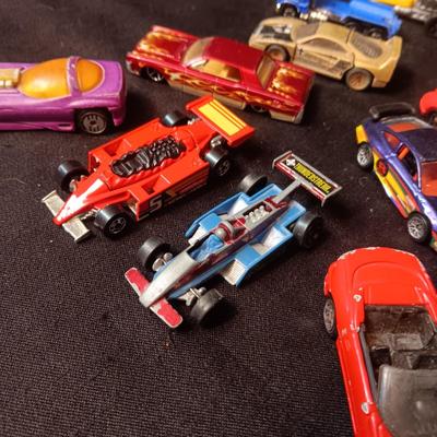 AN ASSORTMENT OF HOT WHEELS