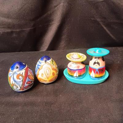 2 SETS OF SALT & PEPPER SHAKERS (1)