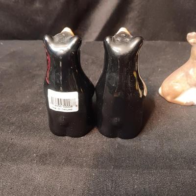 2 SETS OF SALT & PEPPER SHAKERS (2)