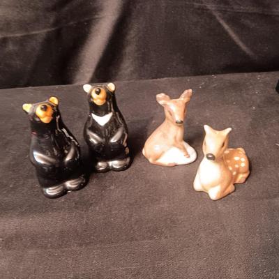 2 SETS OF SALT & PEPPER SHAKERS (2)