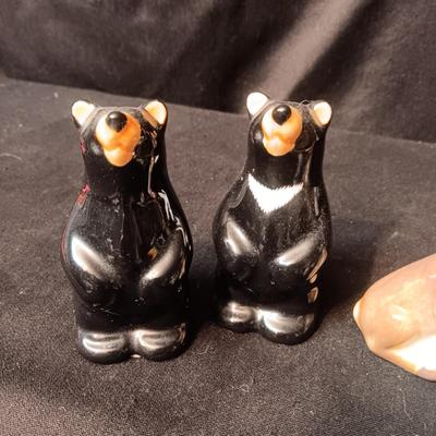 2 SETS OF SALT & PEPPER SHAKERS (2)