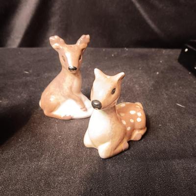 2 SETS OF SALT & PEPPER SHAKERS (2)