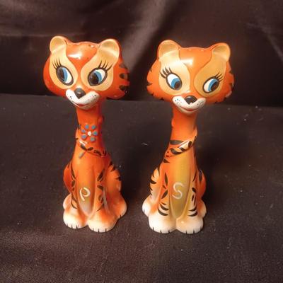 2 SETS OF SALT & PEPPER SHAKERS (3)
