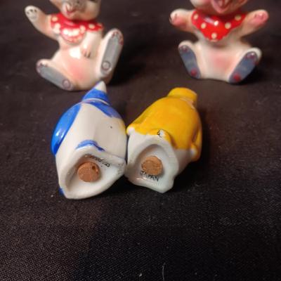 2 SETS OF SALT & PEPPER SHAKERS (4)