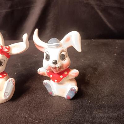 2 SETS OF SALT & PEPPER SHAKERS (4)