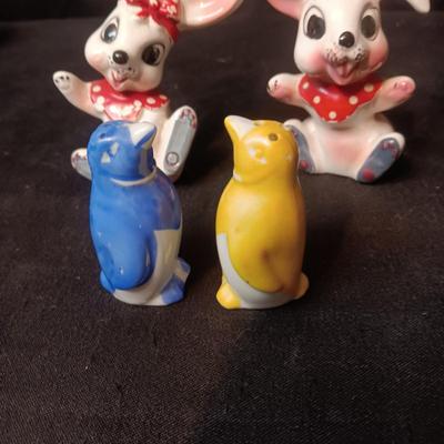 2 SETS OF SALT & PEPPER SHAKERS (4)