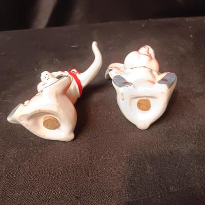 2 SETS OF SALT & PEPPER SHAKERS (4)