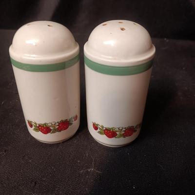 3 SETS OF SALT & PEPPER SHAKERS (2)