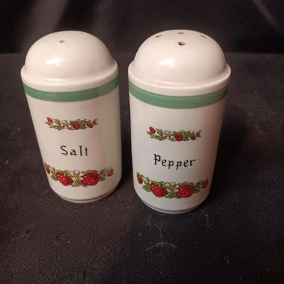 3 SETS OF SALT & PEPPER SHAKERS (2)