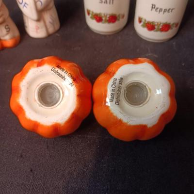 3 SETS OF SALT & PEPPER SHAKERS (2)