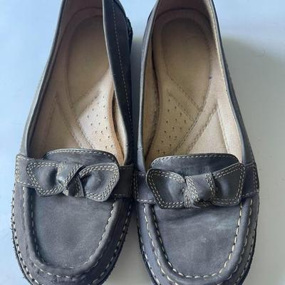Brand New Naturalizer Chocolate Brown Suede Flats (Size 6.5)