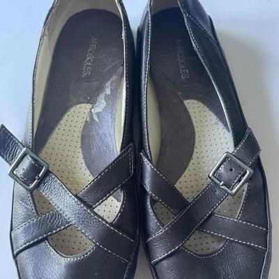 Brand New Aerosoles Black Leather Flats with Crisscross Strap (Size 7)