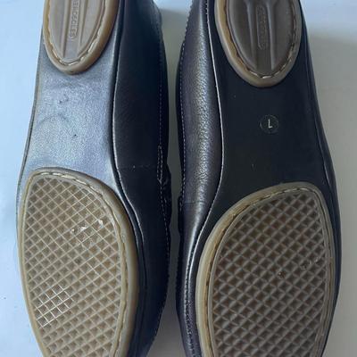 Brand New Aerosoles Black Leather Flats with Crisscross Strap (Size 7)