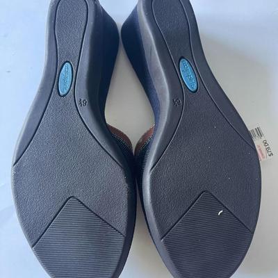 Brand New with Tags Easy Spirit Wedge Heel Sandals (Size 6.5)