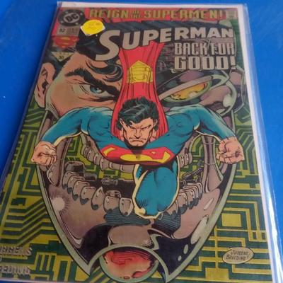 LOT 143 2001 SUPERMAN COMIC BOOK