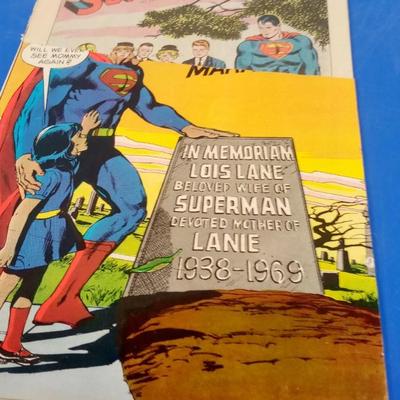 LOT 145 OLD SUPERMAN COMIC BOOOK