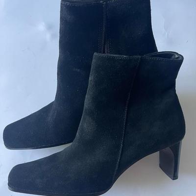 Brand New White Mountain Black Suede Ankle Boots (Size 6.5)