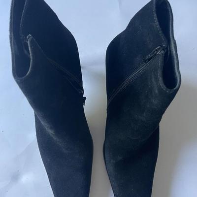 Brand New White Mountain Black Suede Ankle Boots (Size 6.5)