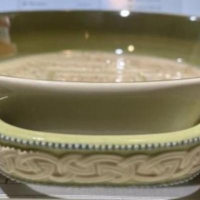 Irish Soda Bread Handled Dish Grasslands Road Celtic Heritage Green & Cream 9" Diameter.
