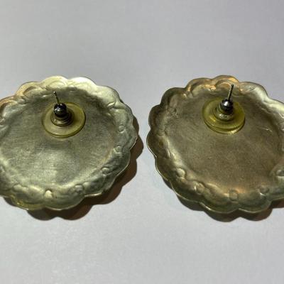 Vintage Southwest Amethyst Silver-tone Stud Earrings in Good Preowned Condition.