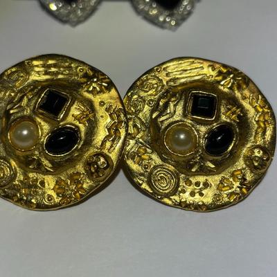 3-Vintage Pair of Clip-on Fashion Earrings in Very Good Preowned Condition.