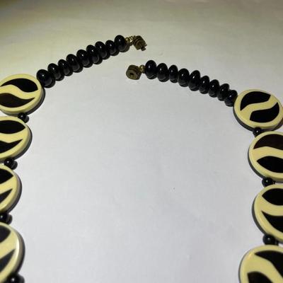 Vintage Mid-Century Resin/Lucite Reversable Necklace 18" Long in Good Preowned Condition.