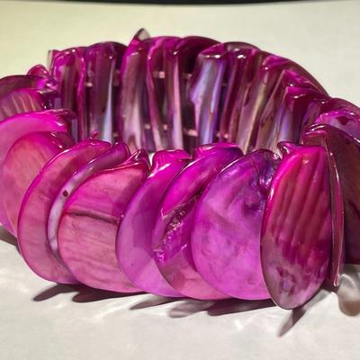 2-Vintage Shell Vivid Color Stretch Bracelets in Very Good Preowned Condition.