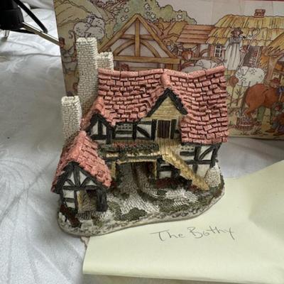 David Winter 12 Cottage and 2 large decorative plates