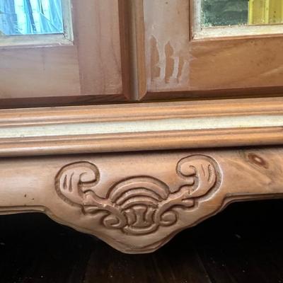 Pulaski Pine Display Cabinet with Bottom Light