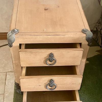 Wood 3-Drawer End Table Nightstand