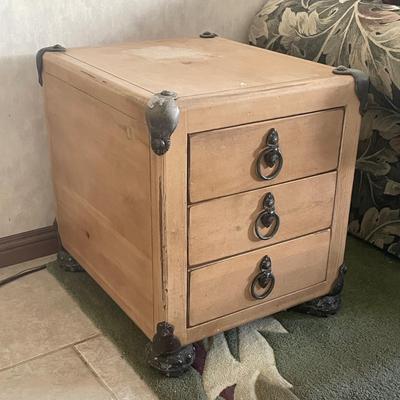 Wood 3-Drawer End Table Nightstand