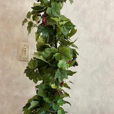 Artificial Trellised Grapevine