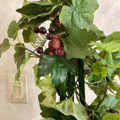 Artificial Trellised Grapevine